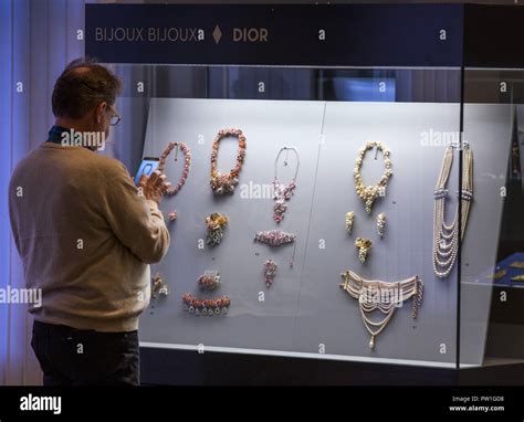 schmuck von dior ausstellung|dior modeschmuck damen.